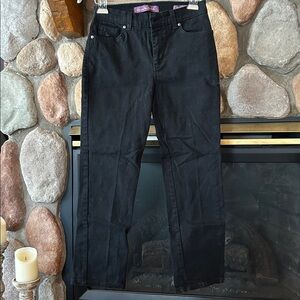 Gloria Vanderbilt Amanda Black Straight Leg Jeans, Size 6 Short
